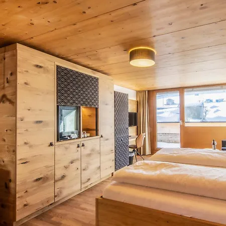 Alpenhotel Post Hotel 4*