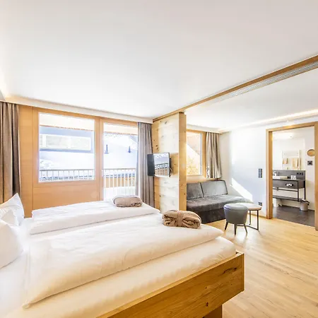 Alpenhotel Post Hotel 4*